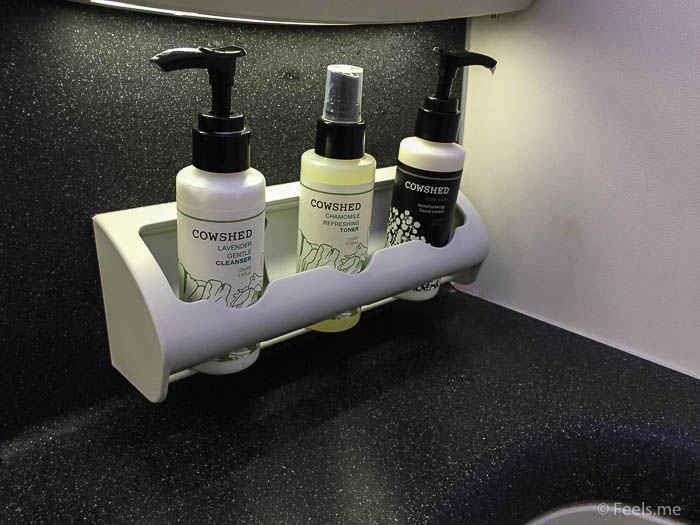 United UA2 SIN SFO: Cowshed Amenities at the lavatory