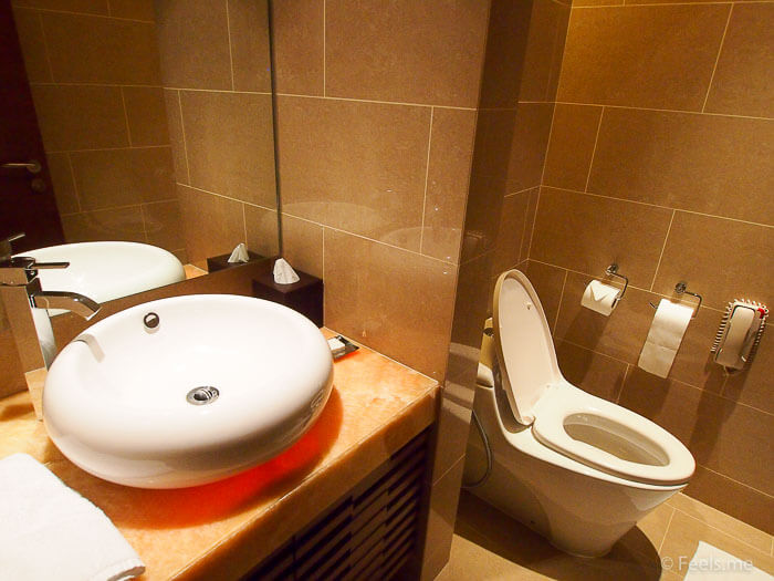 Hyatt Regency Kinabalu, Regency Suite Guest washroom
