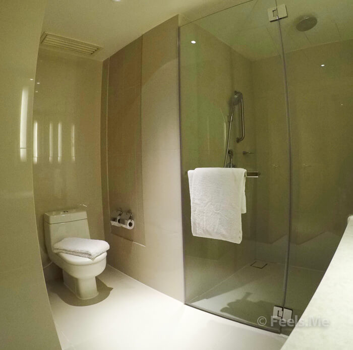DoubleTree by Hilton Johor Bahru Bathroom