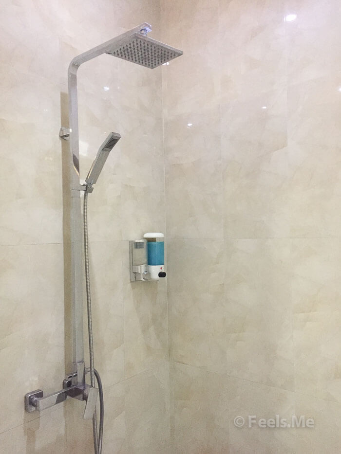 SATS Lounge Singapore Changi Terminal 1 Bathroom & Shower